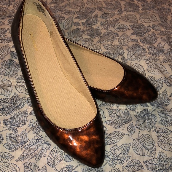 Old Navy Shoes - Glossy marbleized pointy-toe flats NWOT